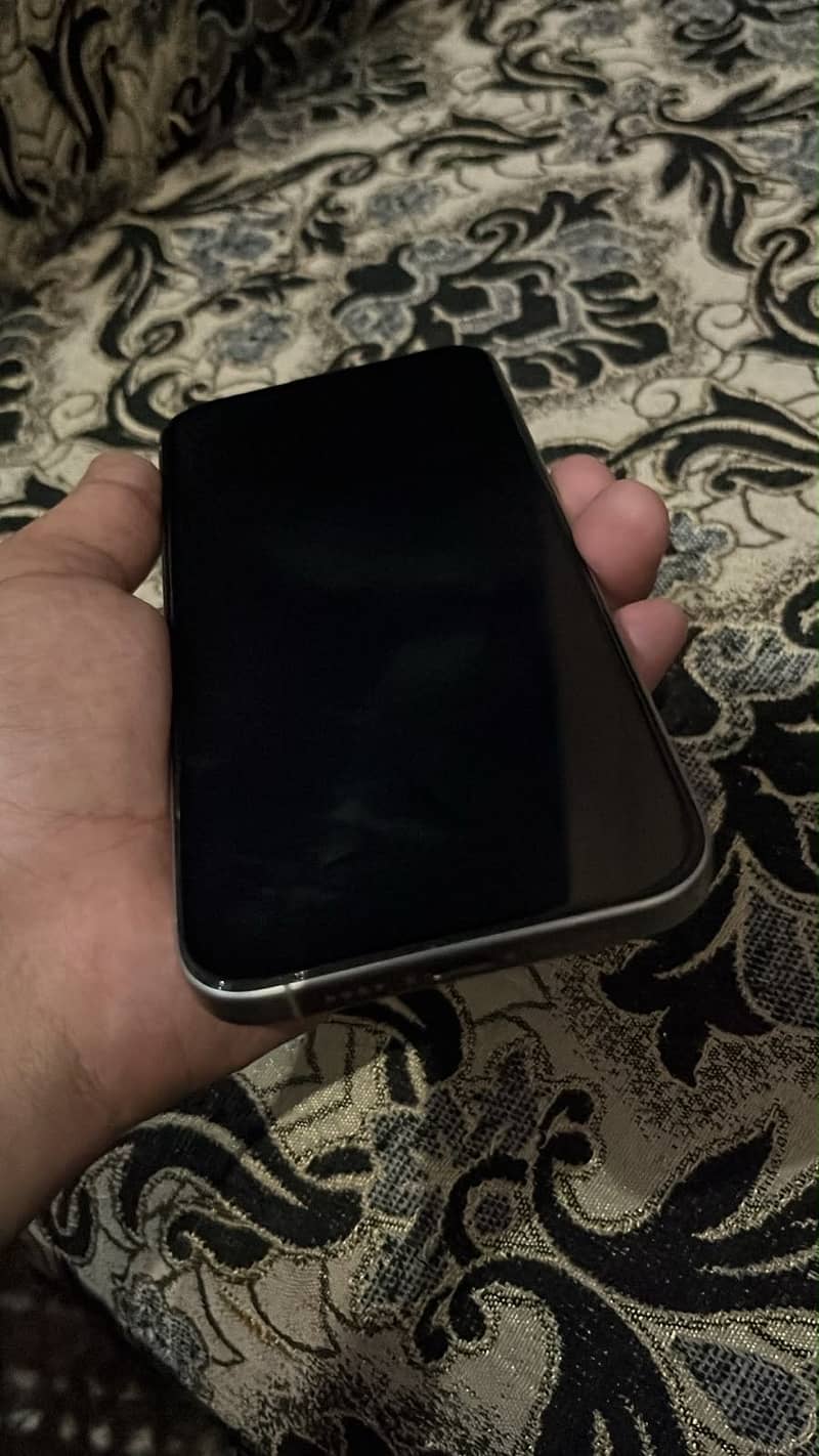 Apple iPhone 15 Pro Max 2