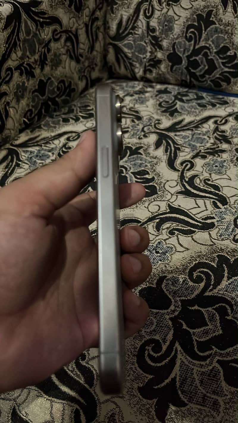 Apple iPhone 15 Pro Max 3