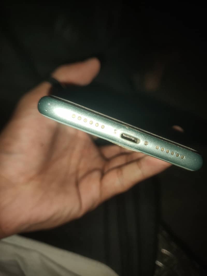 Apple iPhone 11 3