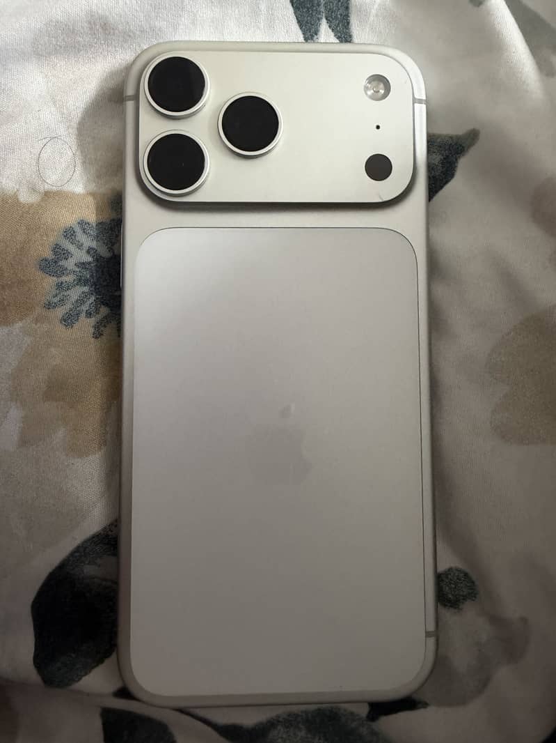 Apple iPhone 17 Pro Max 0