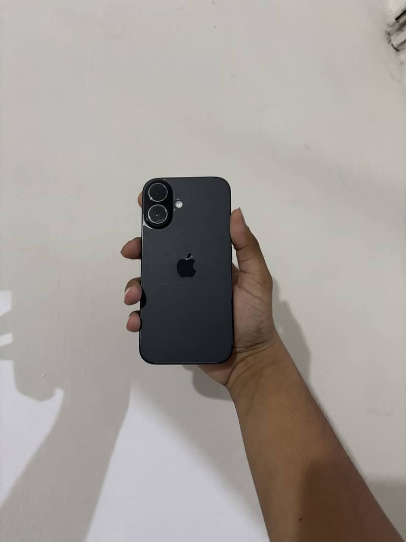 Apple iPhone 16 0