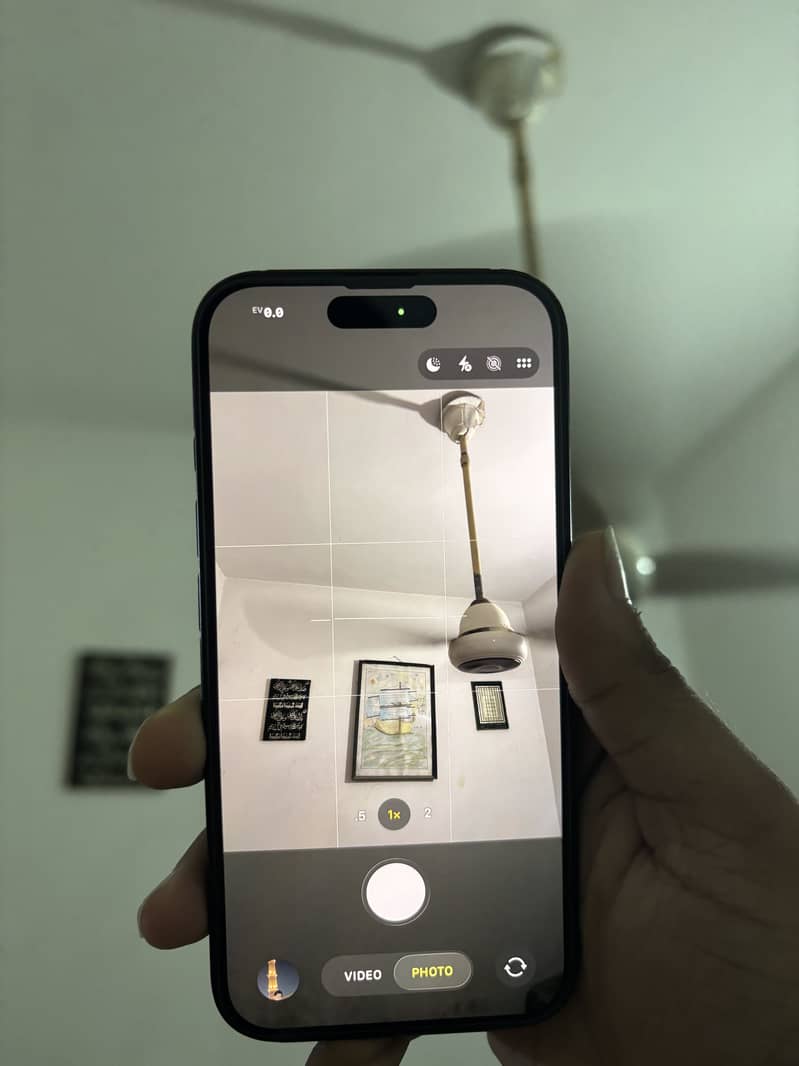 Apple iPhone 16 2