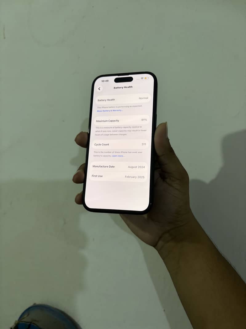 Apple iPhone 16 12