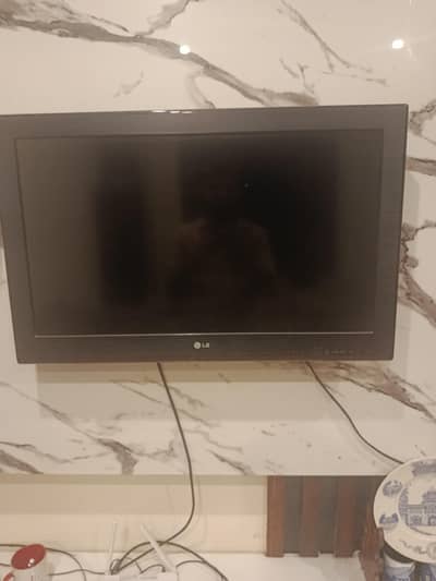 32 inches led in lush condition
