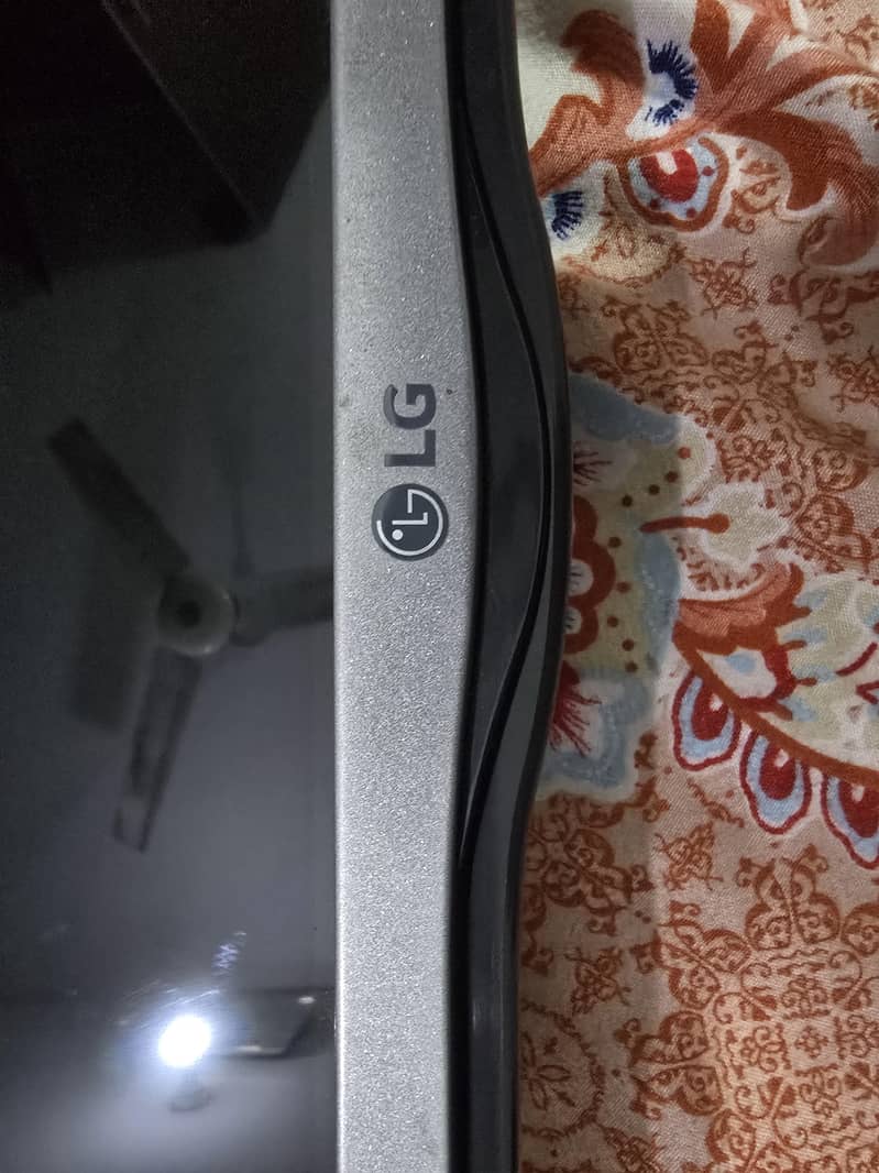 Orient and LG Simple LED. 7