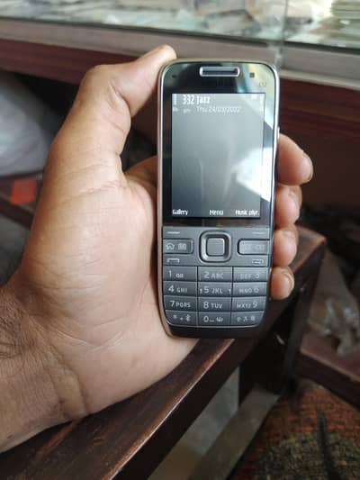 Nokia E52