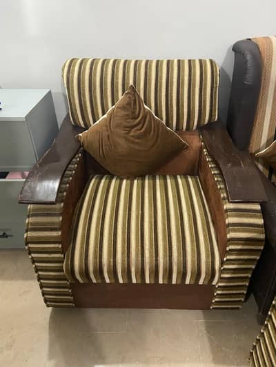 5 Seater Sofa Set & 1 wing chair