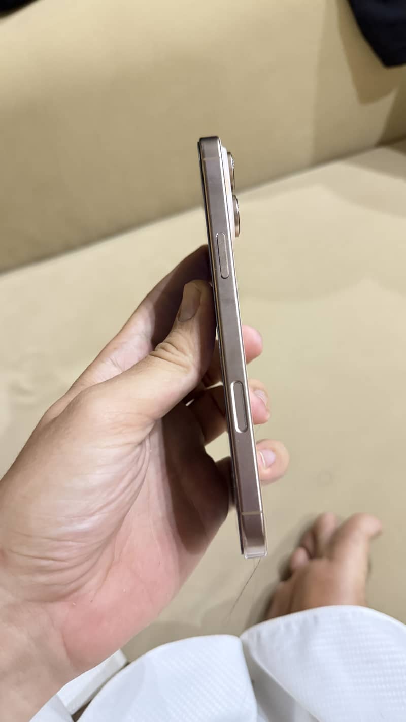 Apple iPhone 16 Pro Max 2