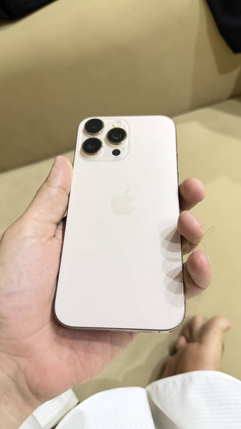 Apple iPhone 16 Pro Max 3
