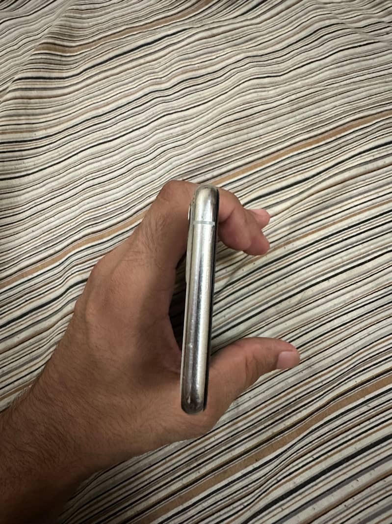 Apple iPhone 11 Pro 1