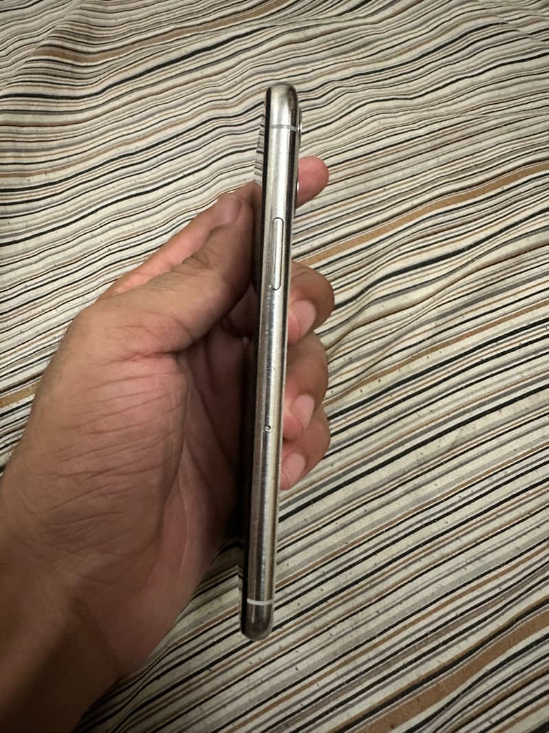 Apple iPhone 11 Pro 2