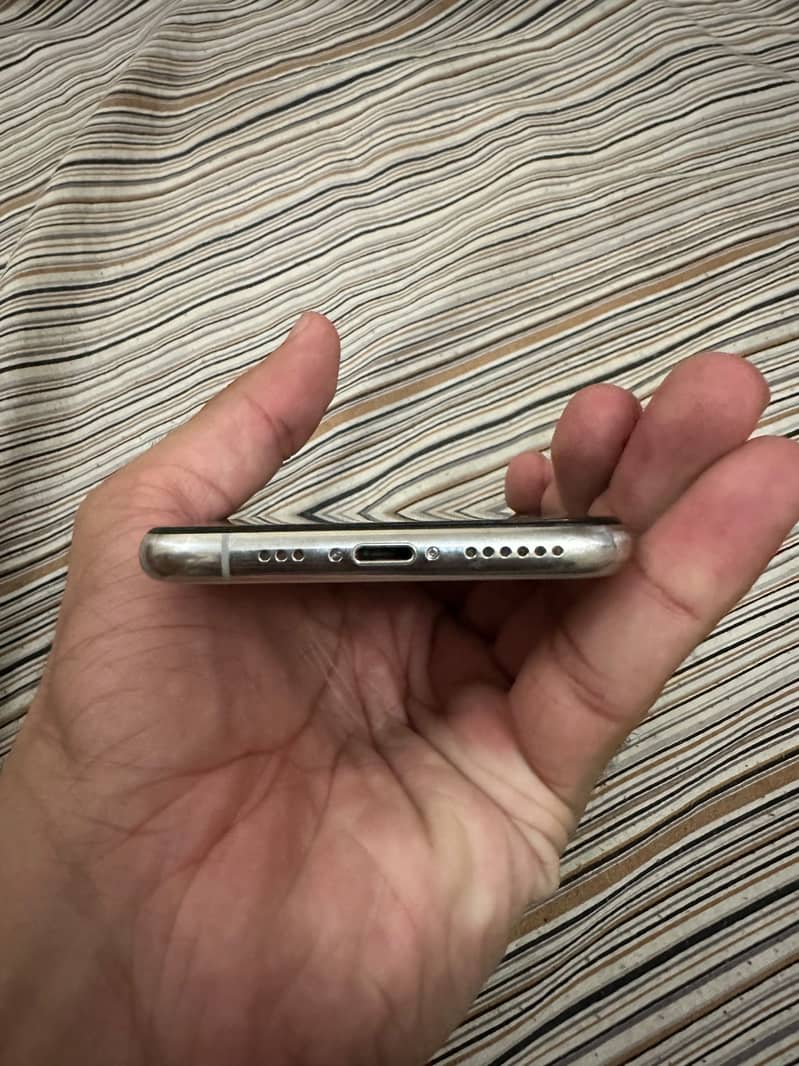 Apple iPhone 11 Pro 6