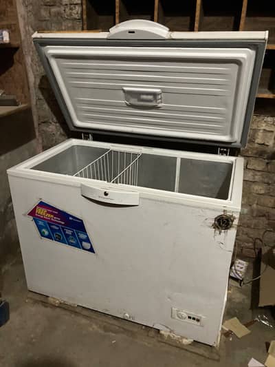Freezer hai dukan wala