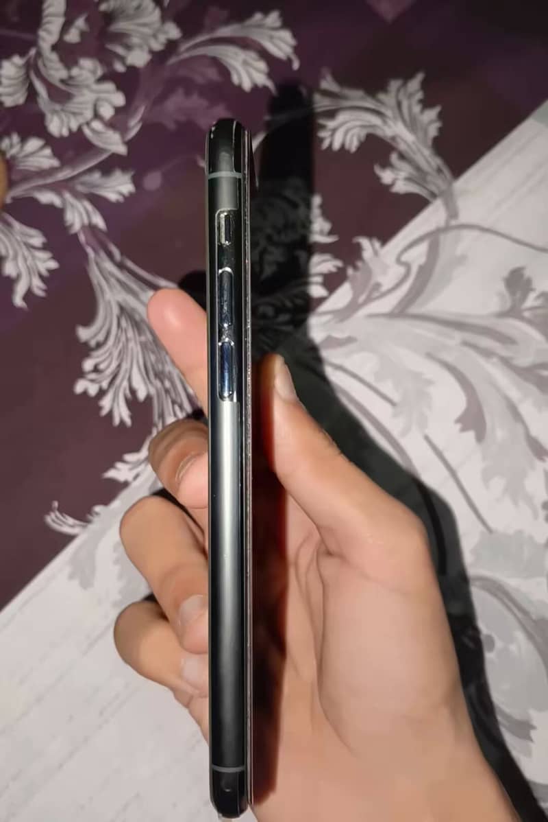 Apple iPhone 11 Pro 0