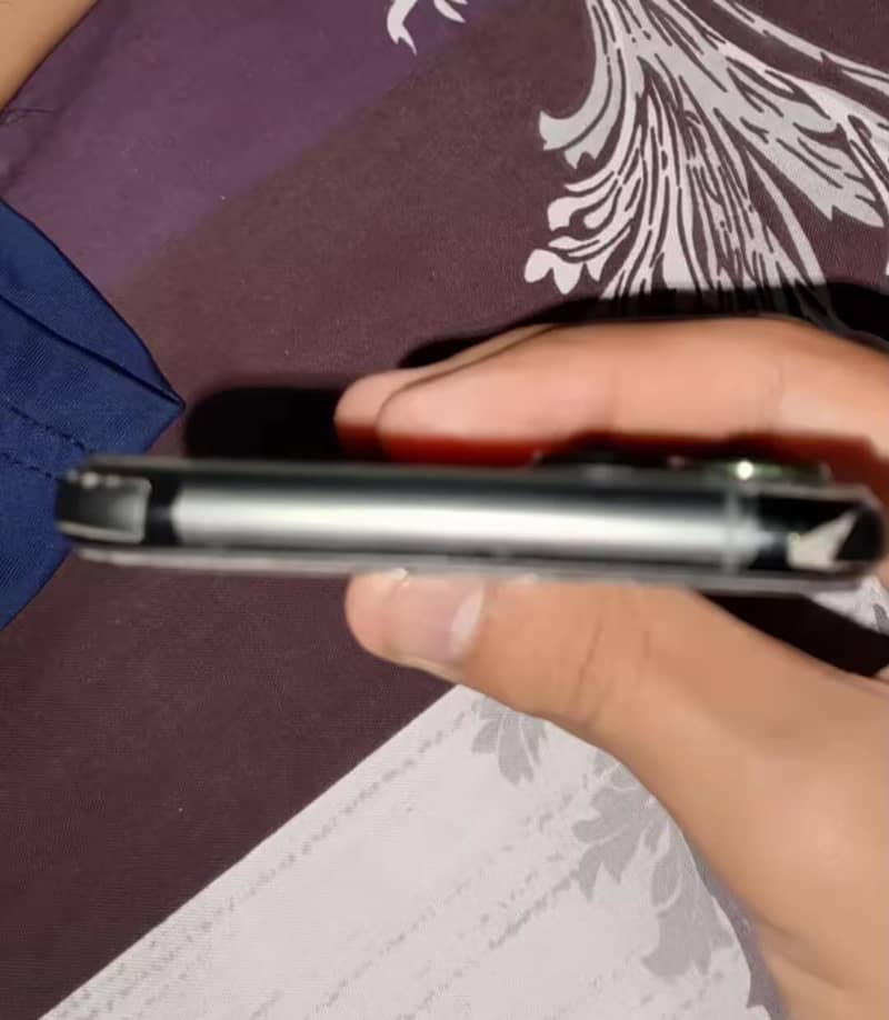 Apple iPhone 11 Pro 2