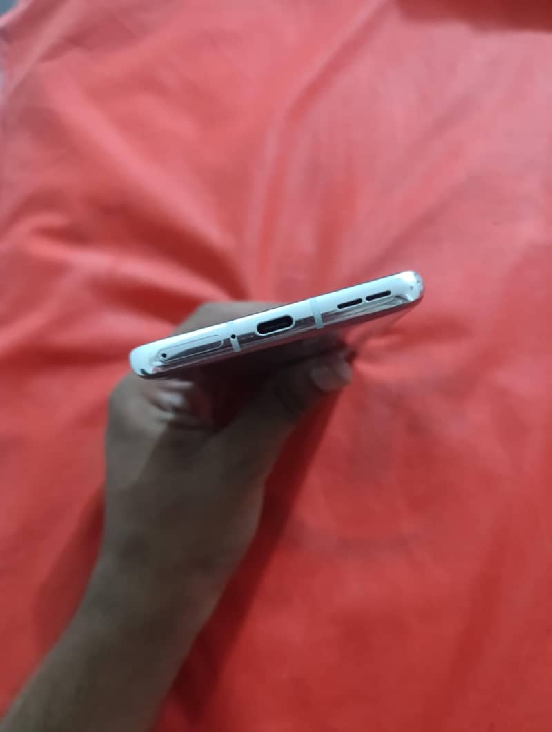 One Plus 9 Pro 6