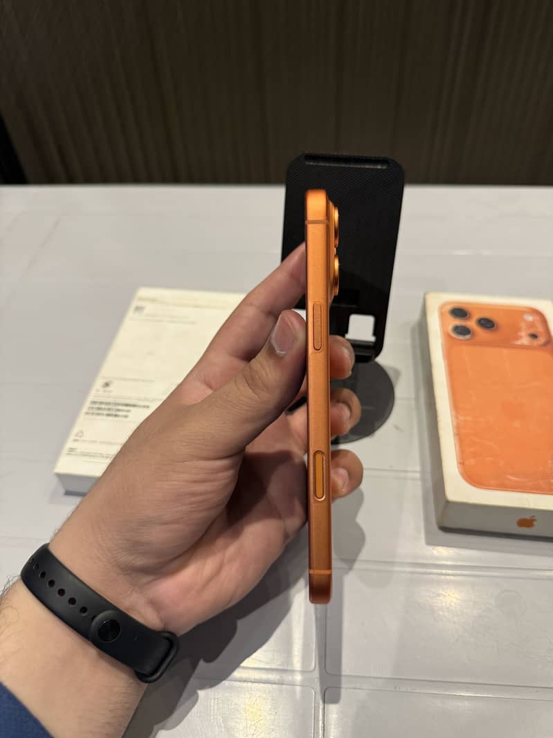 Apple iPhone 17 Pro Max 4