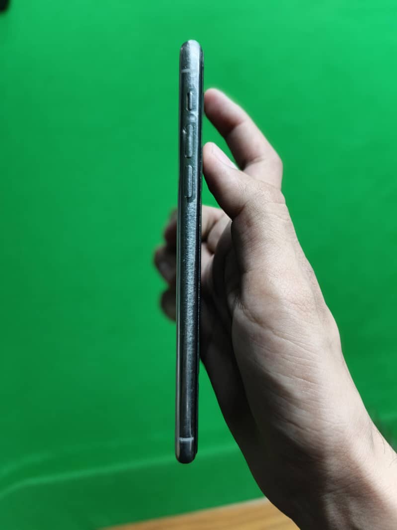 Apple iPhone 11 Pro Max 2