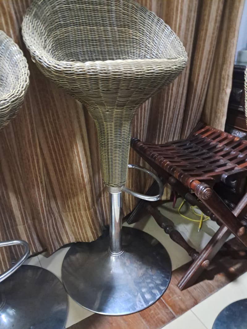 ADJUSTABLE STOOL 2