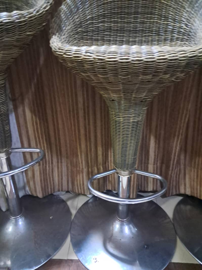 ADJUSTABLE STOOL 3