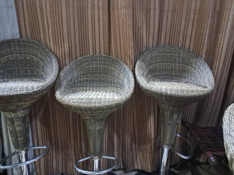 ADJUSTABLE STOOL 4