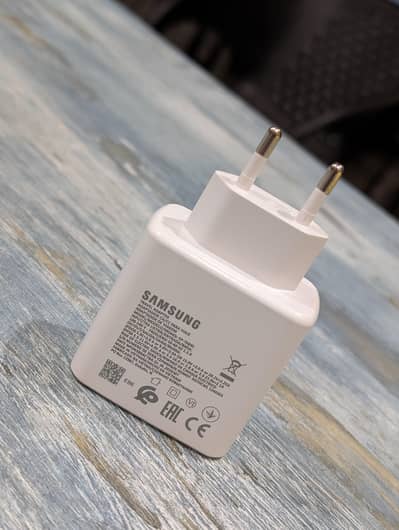Samsung Super Fast Charger With Cable
