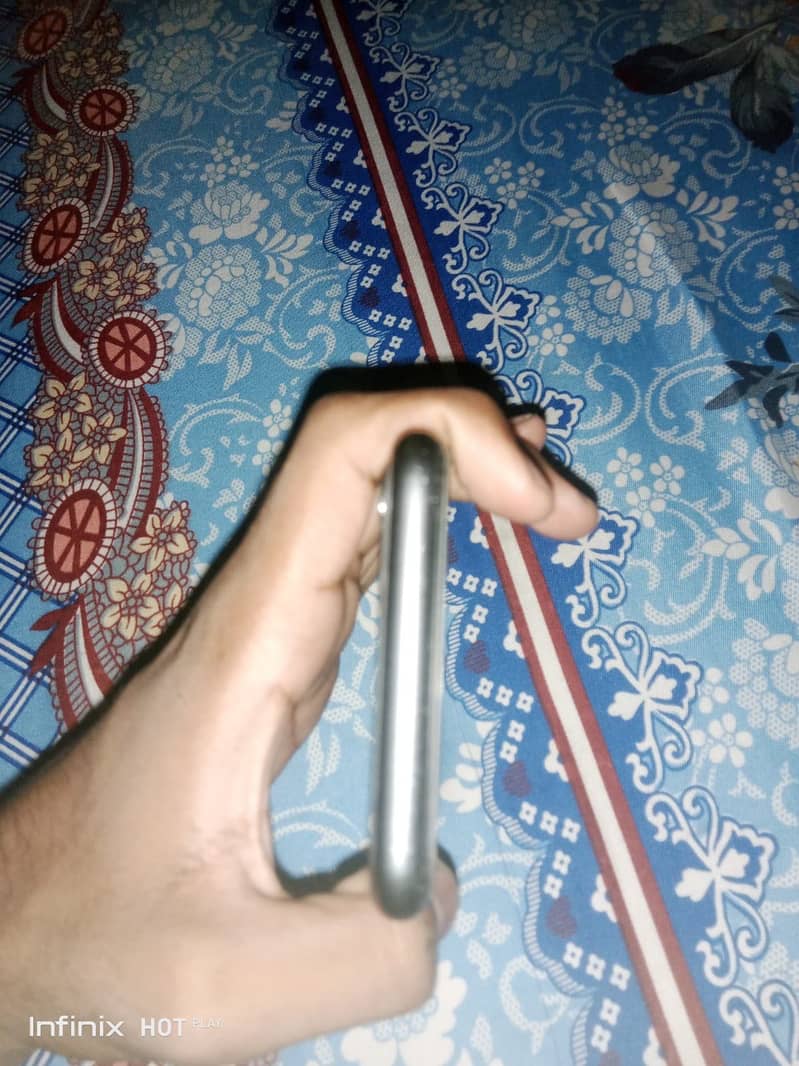 Apple iPhone 11 3