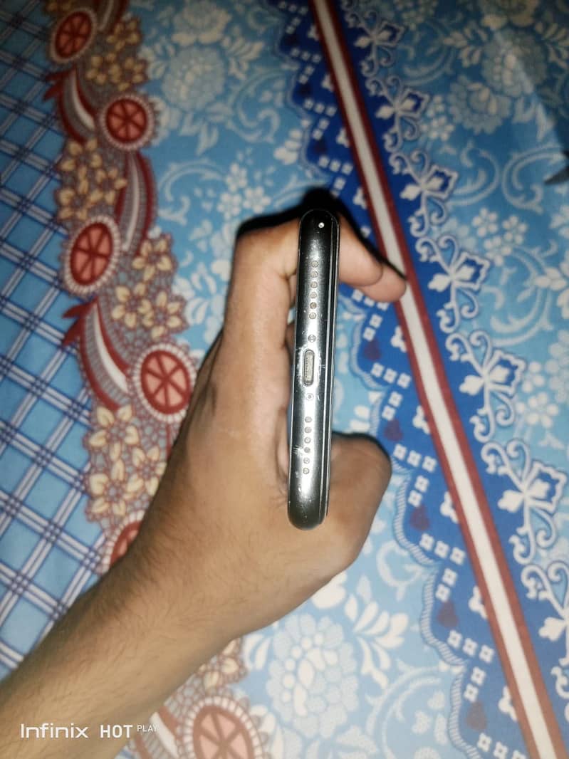 Apple iPhone 11 4
