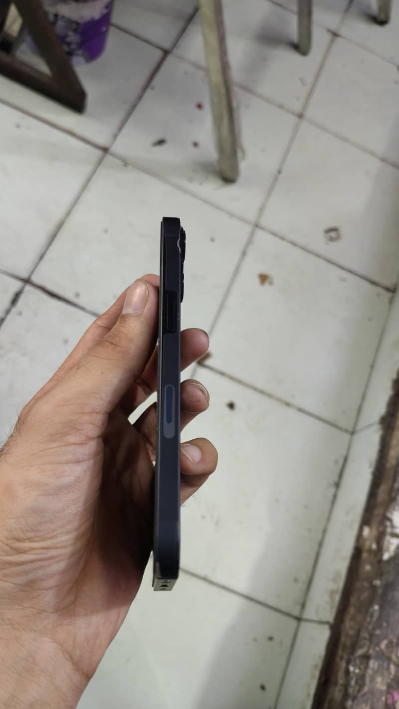 Apple iPhone 13 2