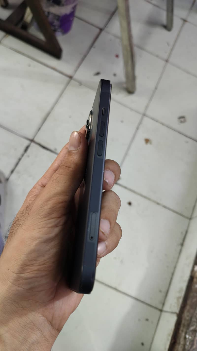 Apple iPhone 13 3