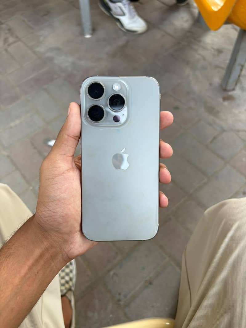 Apple iPhone 16 Pro 0