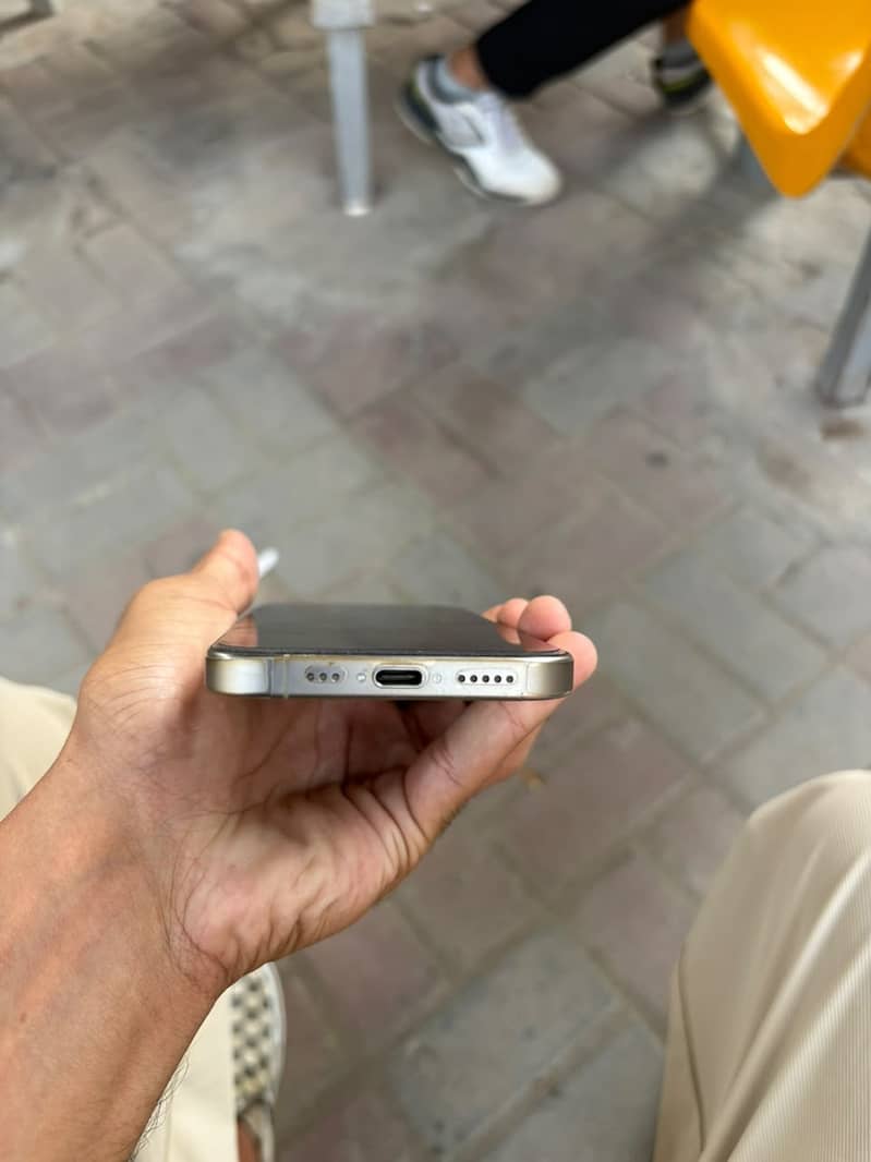 Apple iPhone 16 Pro 4