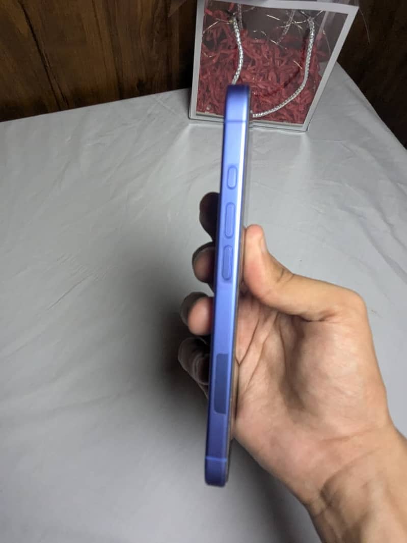 Apple iPhone 16 3