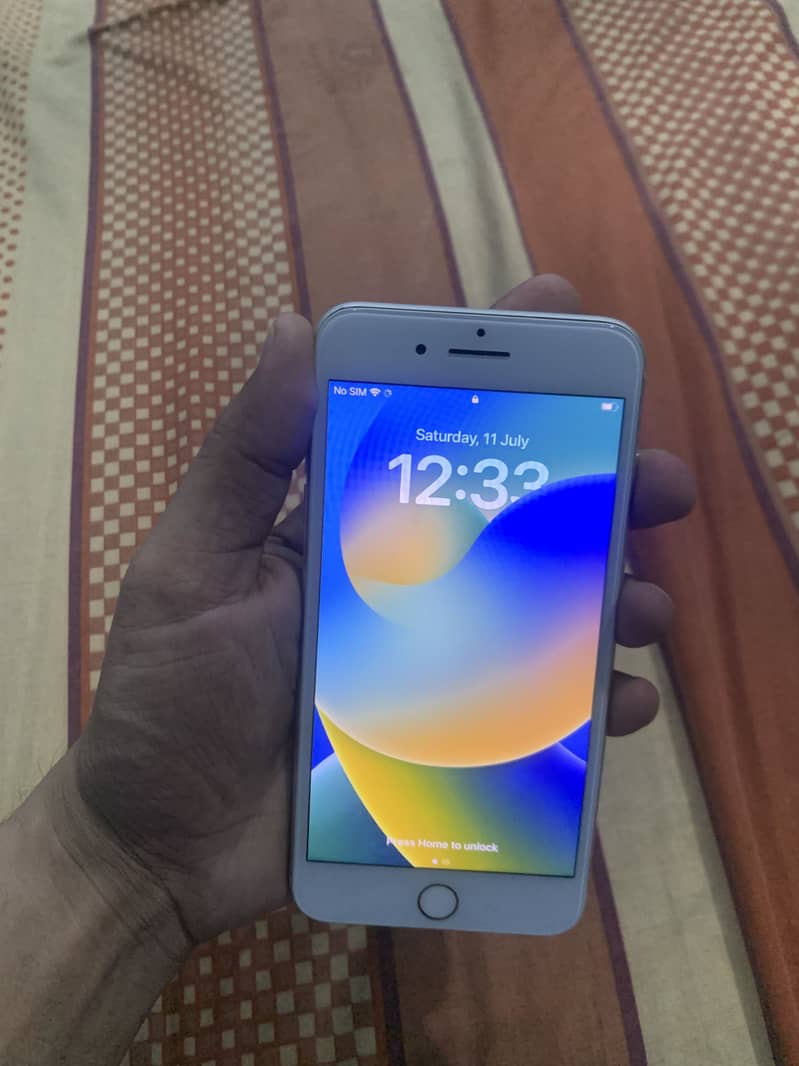 Apple iPhone 8 Plus 0