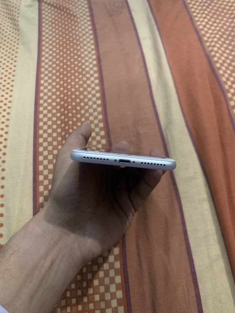 Apple iPhone 8 Plus 1