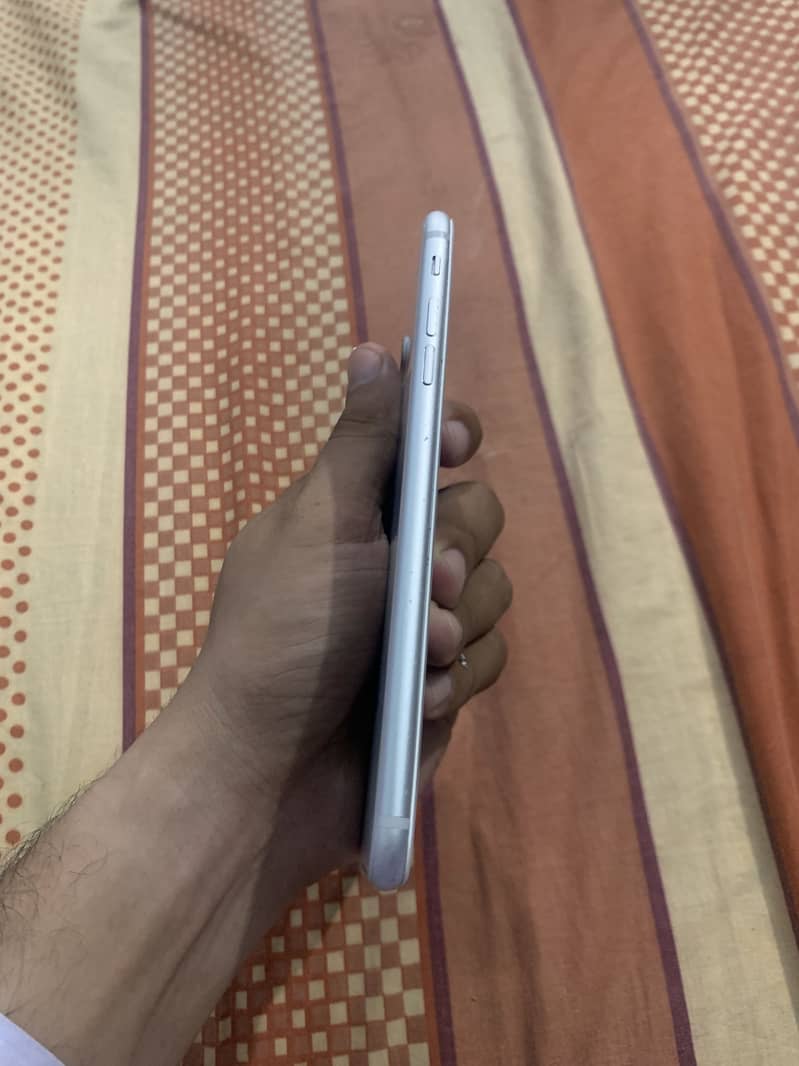 Apple iPhone 8 Plus 3