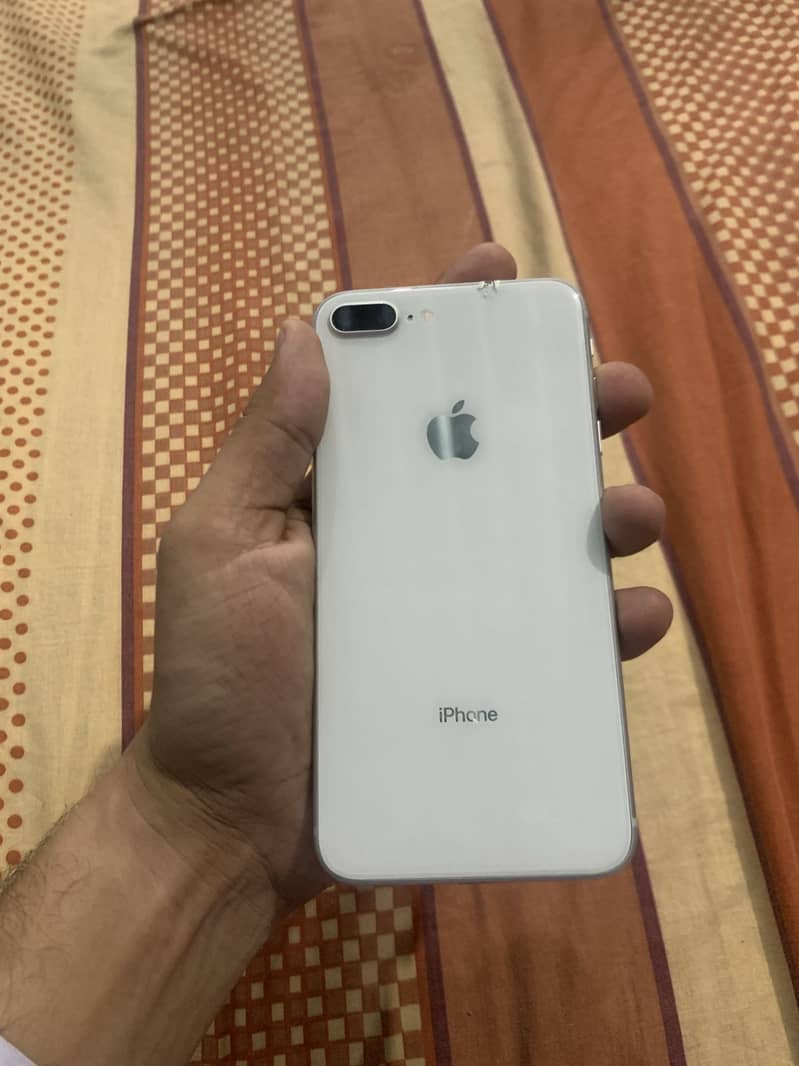 Apple iPhone 8 Plus 4