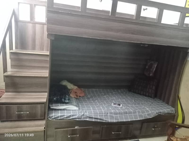 kis bed 4