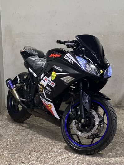 Kawasaki ninja 250cc 2023 model ( sports heavy bike)