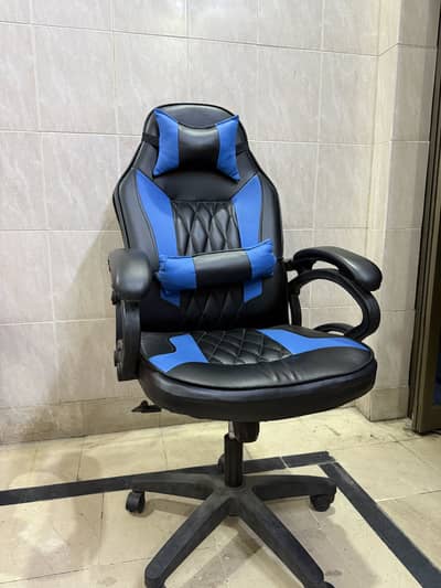 Gaming computer Chair Confirtable and adjustable