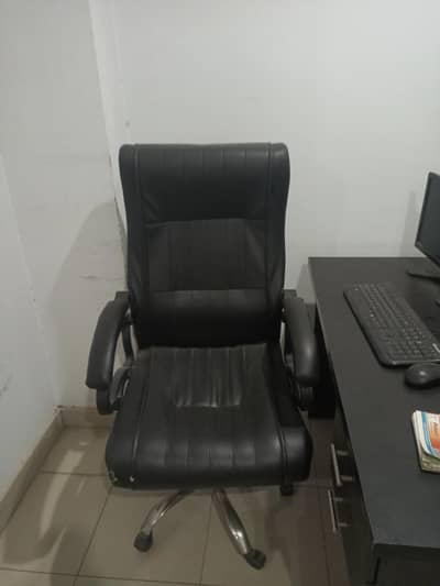 6 total chairs 2 big 2 mid 2 small