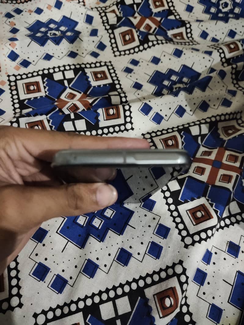 Google Pixel 8 4