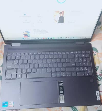 Lenovo yoga i7 13th Gen i5-1335U 16" IPS