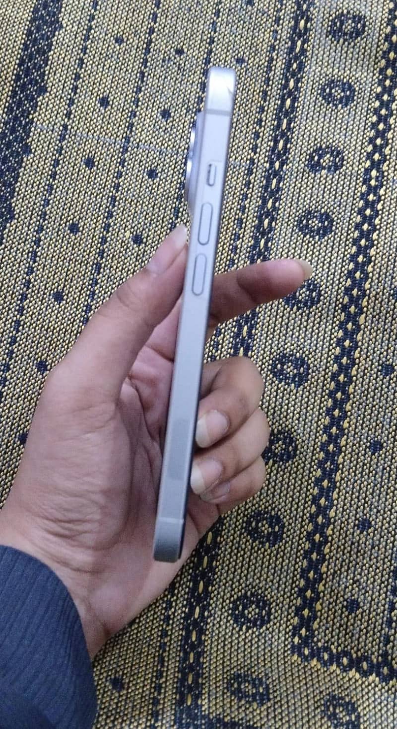 Apple iPhone 15 3