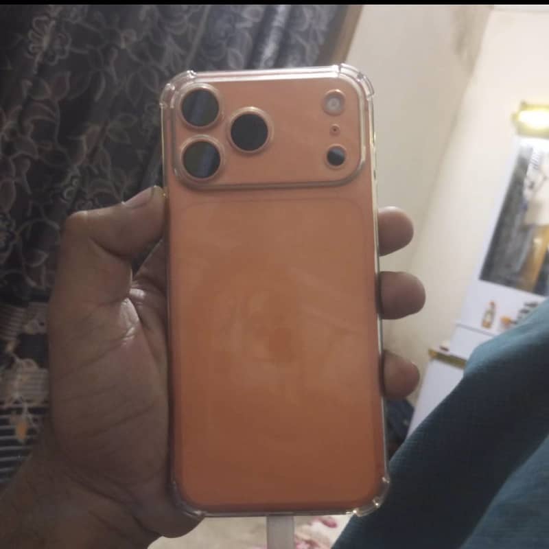Apple iPhone 17 Pro Max 4