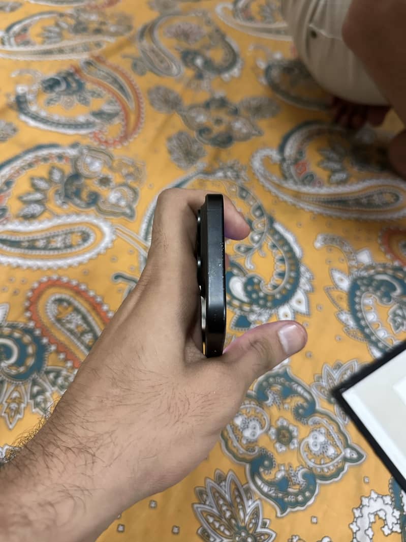 Apple iPhone 15 Pro 2