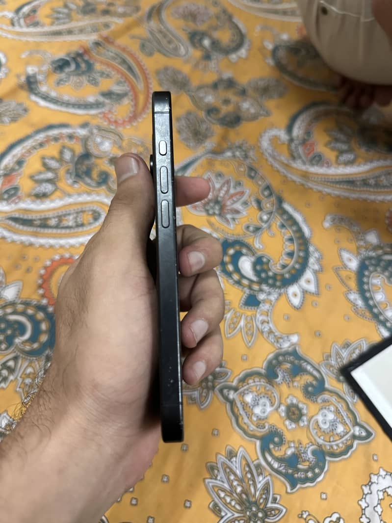 Apple iPhone 15 Pro 3
