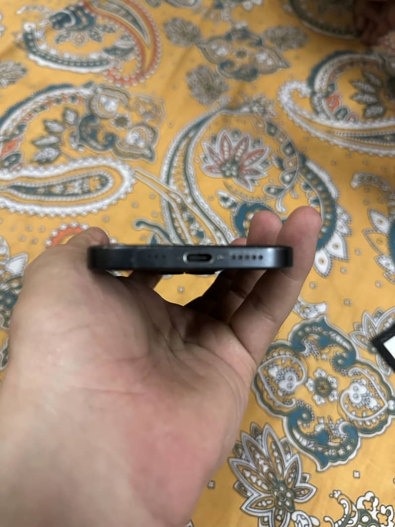Apple iPhone 15 Pro 4