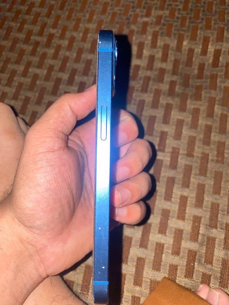 Apple iPhone 13 2