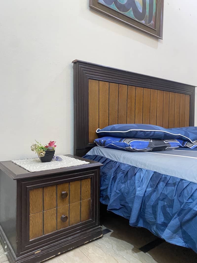 Bed with Side Tables 4